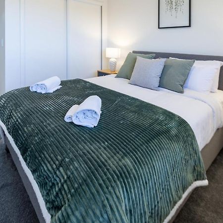 1 Bedroom 1 Bath, Executive Escape, Northlands Mall Крайстчёрч Экстерьер фото